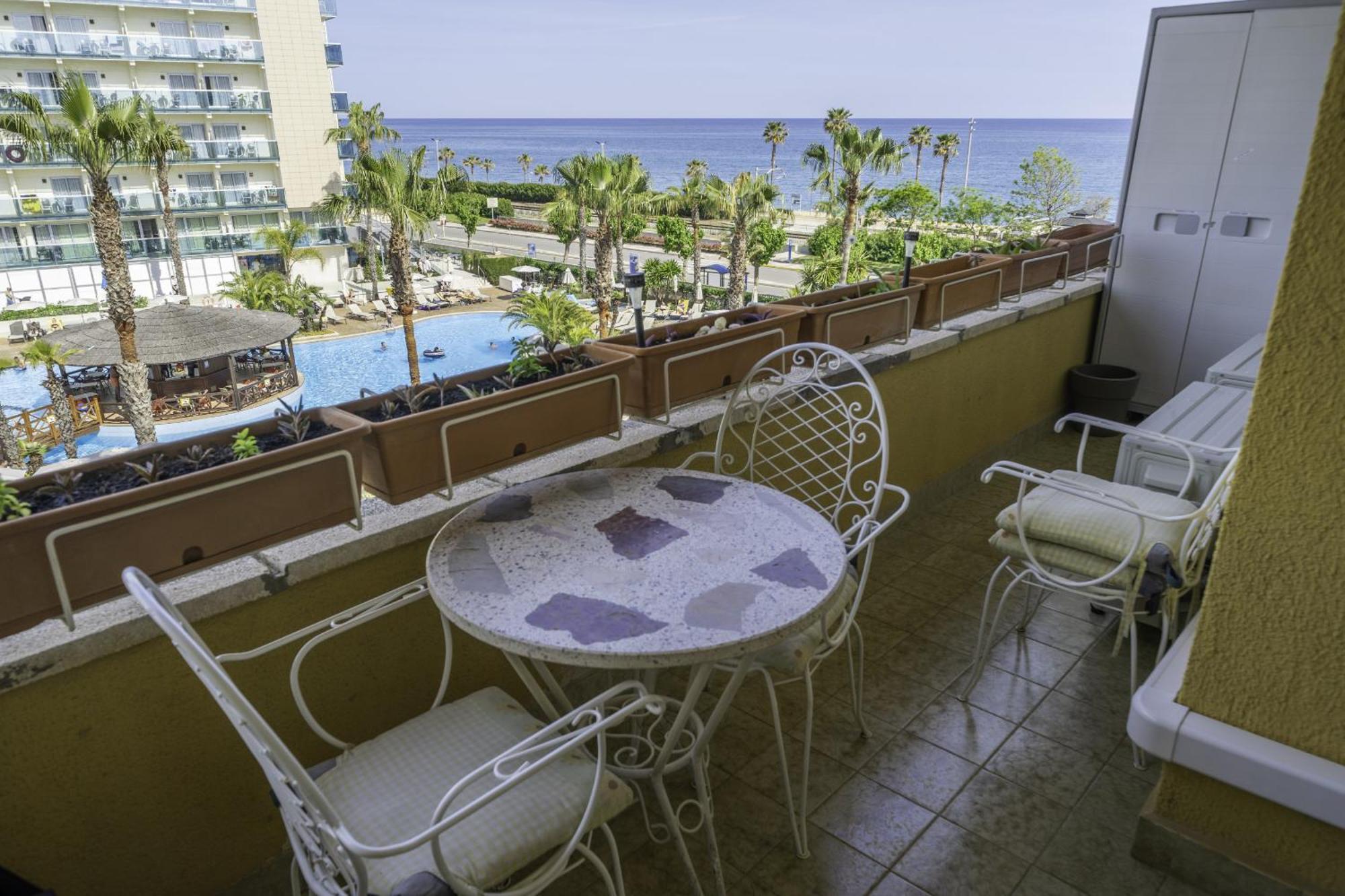 Apartment Homeholidayrentals Singular - Costa Barcelona Pineda de Mar